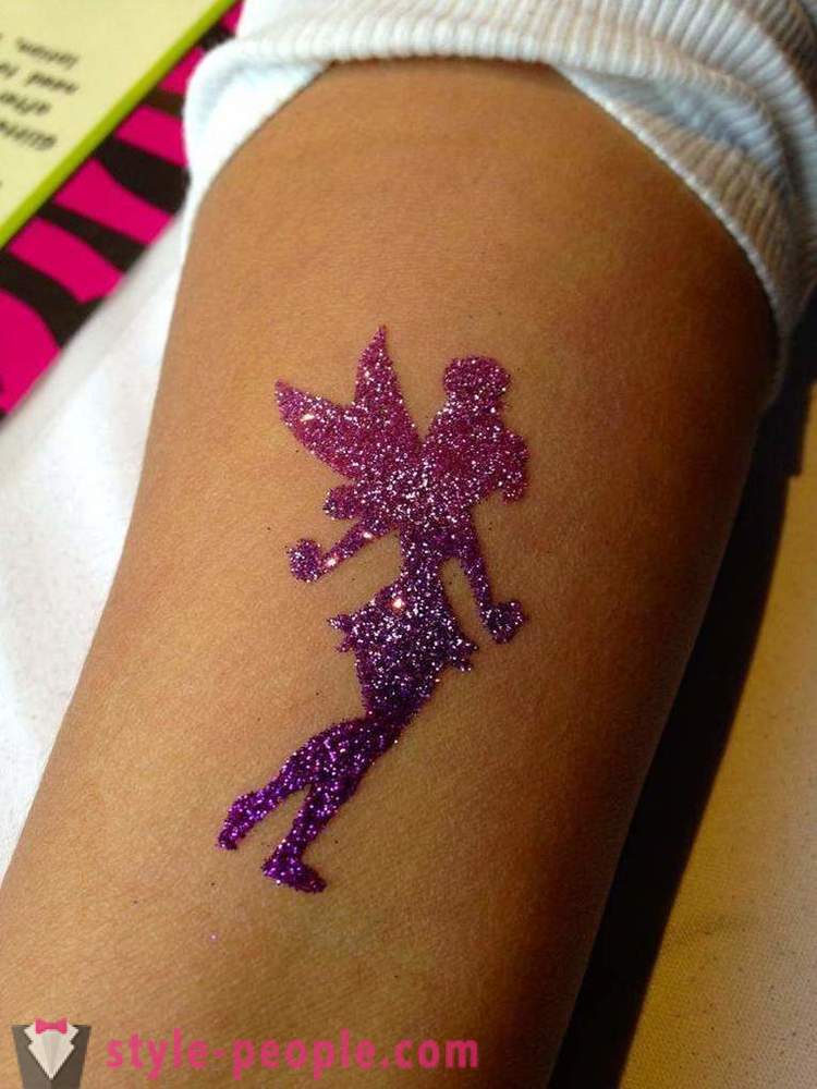 Qual è glitter-tatuaggio? Come fare un tatuaggio.