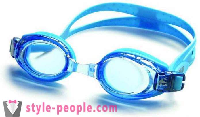 Come scegliere gli occhiali per il nuoto: suggerimenti