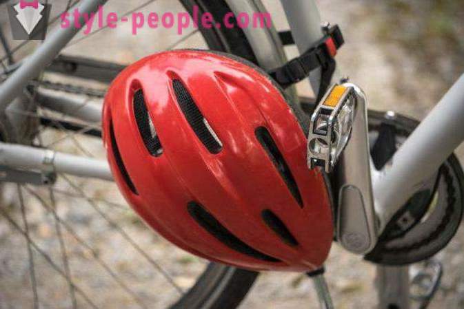 Casco da bicicletta: una revisione dei modelli, in particolare la scelta dei produttori e