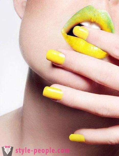 Manicure Giallo: Photo Design