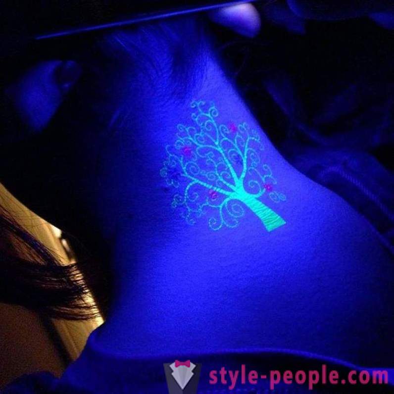 Tatuaggi che sono solo visibili alla luce UV