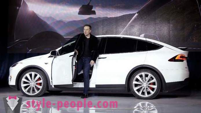 Auto dal garage Elon Musk