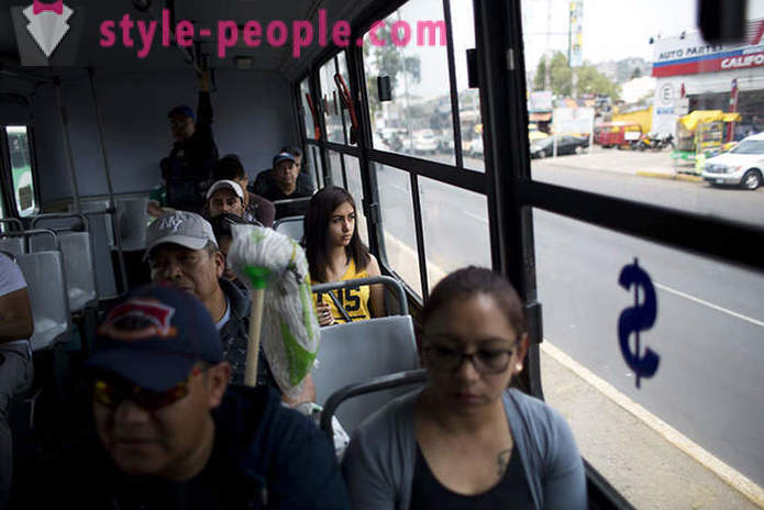 Perché i residenti di Città del Messico acquistare telefoni cellulari fittizi
