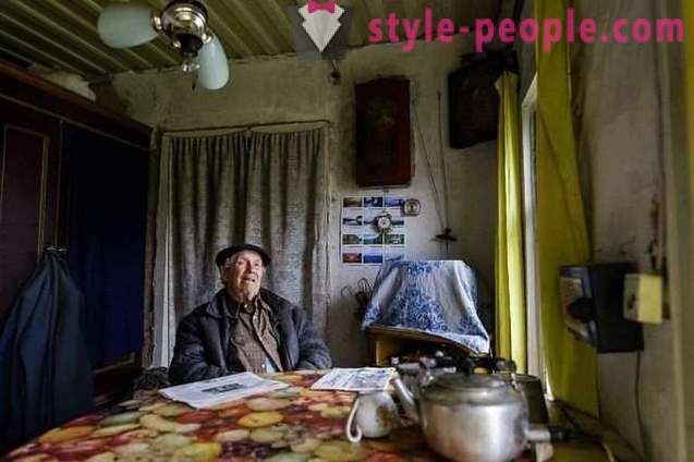 85-anni, insegnante di paese ha accumulato sulla casa, ma ha dato i soldi per gli orfani