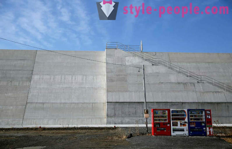 Costa del Giappone, lo tsunami danneggiata nel 2011, protetto la parete di 12 metri