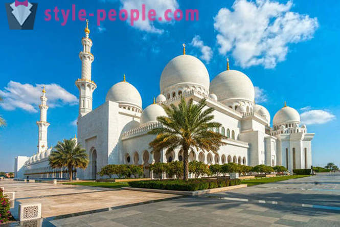 Sheikh Zayed moschea - la principale vetrina incalcolabile ricchezza di Abu Dhabi