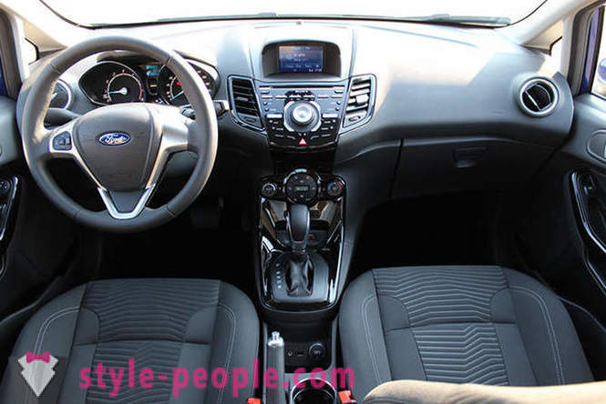 Cerchiamo berlina Ford Fiesta 2015 