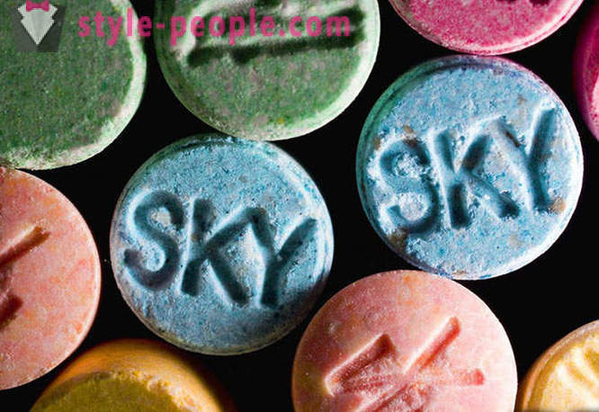 Che i 9 sostanze nocive più popolari, tra cui alcol, l'LSD, e caffeina che fare con il cervello
