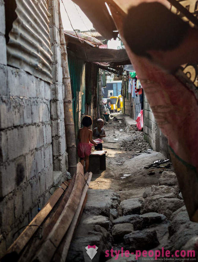 La vita nei quartieri poveri di Manila