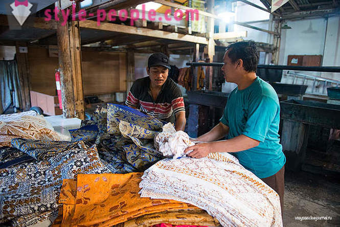 Come rendere batik in Indonesia