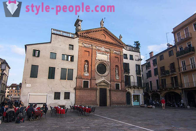 Passeggiata attraverso la città italiana di Padova