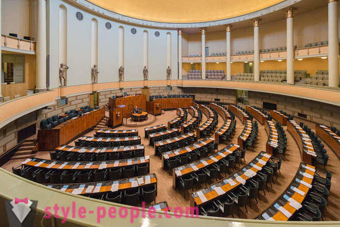 Tour del Parlamento della Finlandia