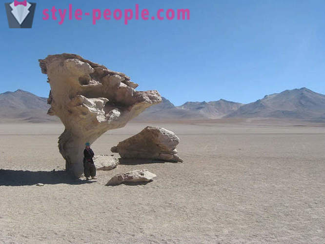 Viaggio attraverso più grande deserto di sale del mondo