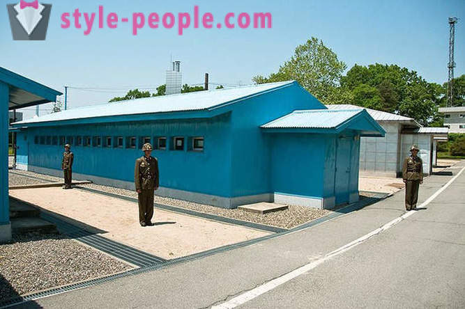 Panmundzhom - strano confine tra Nord e Sud Corea
