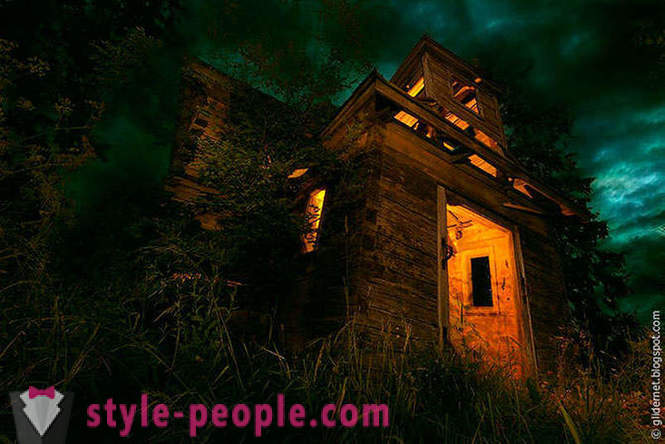 Night Watch - immagini atmosferiche di edifici abbandonati