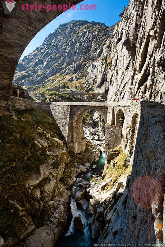 Ponte del Diavolo e il Suvorov in Svizzera