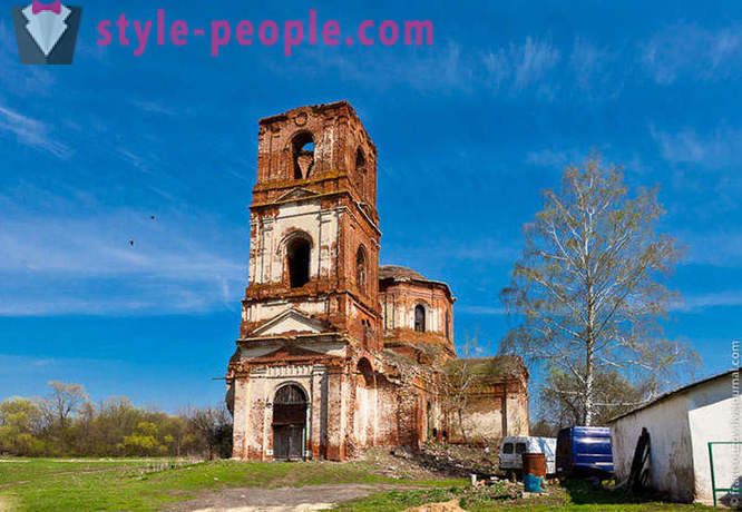 Chiese abbandonate ed affreschi nella regione di Lipetsk