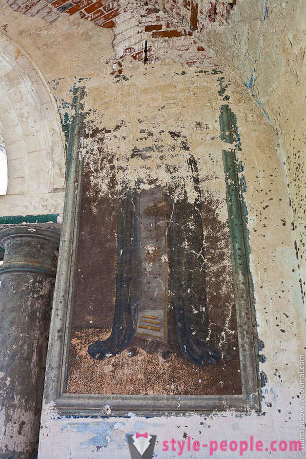 Chiese abbandonate ed affreschi nella regione di Lipetsk