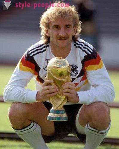 Rudi Völler - giocatore tedesco di calcio e allenatore: una biografia, successi sportivi