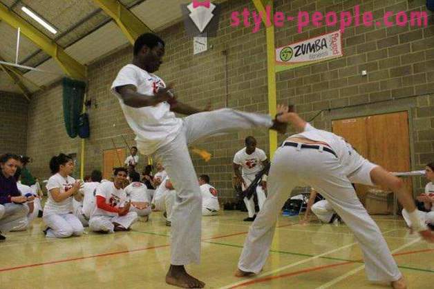Capoeira - cioè, un'arte marziale o ballare?