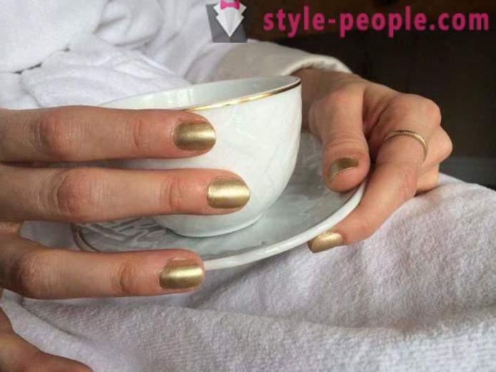 Alla moda manicure oro: foto e idee