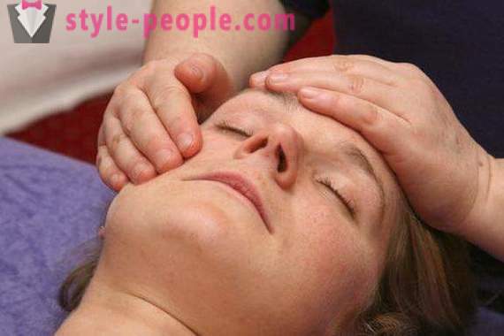 Il massaggio miofasciale del viso: tecnica di prestazioni