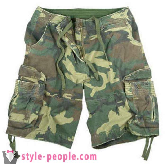 Pantaloncini Camouflage - abbigliamento elegante per uomini veri