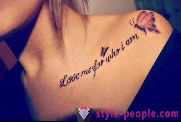 Bella tatuaggio per le ragazze sulla spalla