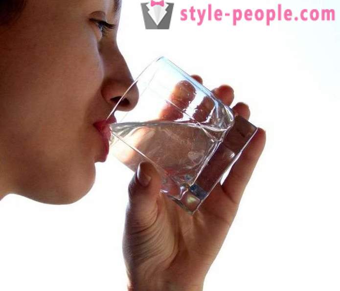 Posso bere l'acqua durante un allenamento in palestra?