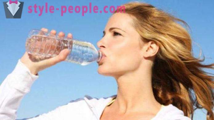Posso bere l'acqua durante un allenamento in palestra?