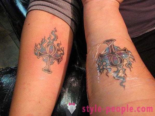 Accoppiato tatuaggio per due - la prova attuale di amore eterno