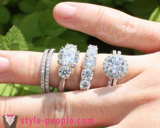 A un certo dito indossare un anello di fidanzamento? Anelli di fidanzamento: Foto