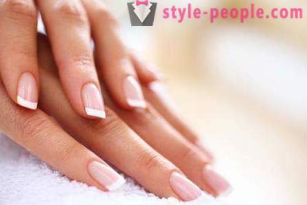 Come fare una manicure a casa: i segreti di bellezza