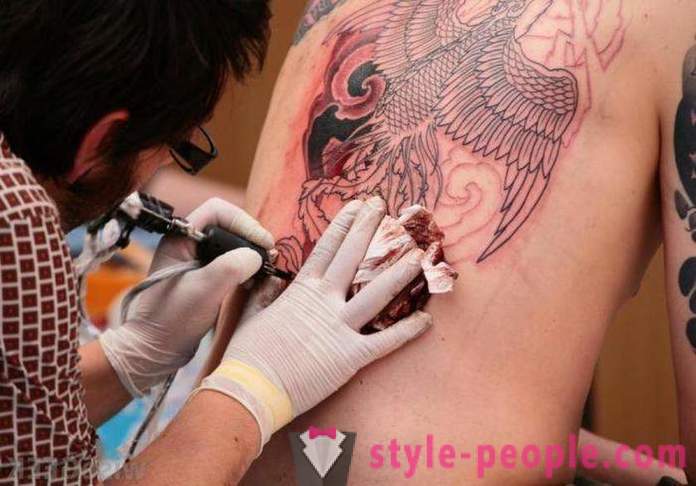 Come la cura per il tatuaggio durante il periodo di guarigione?