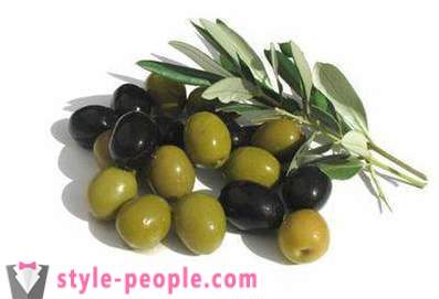 Prodotti di bellezza universali - l'olio di oliva per il viso